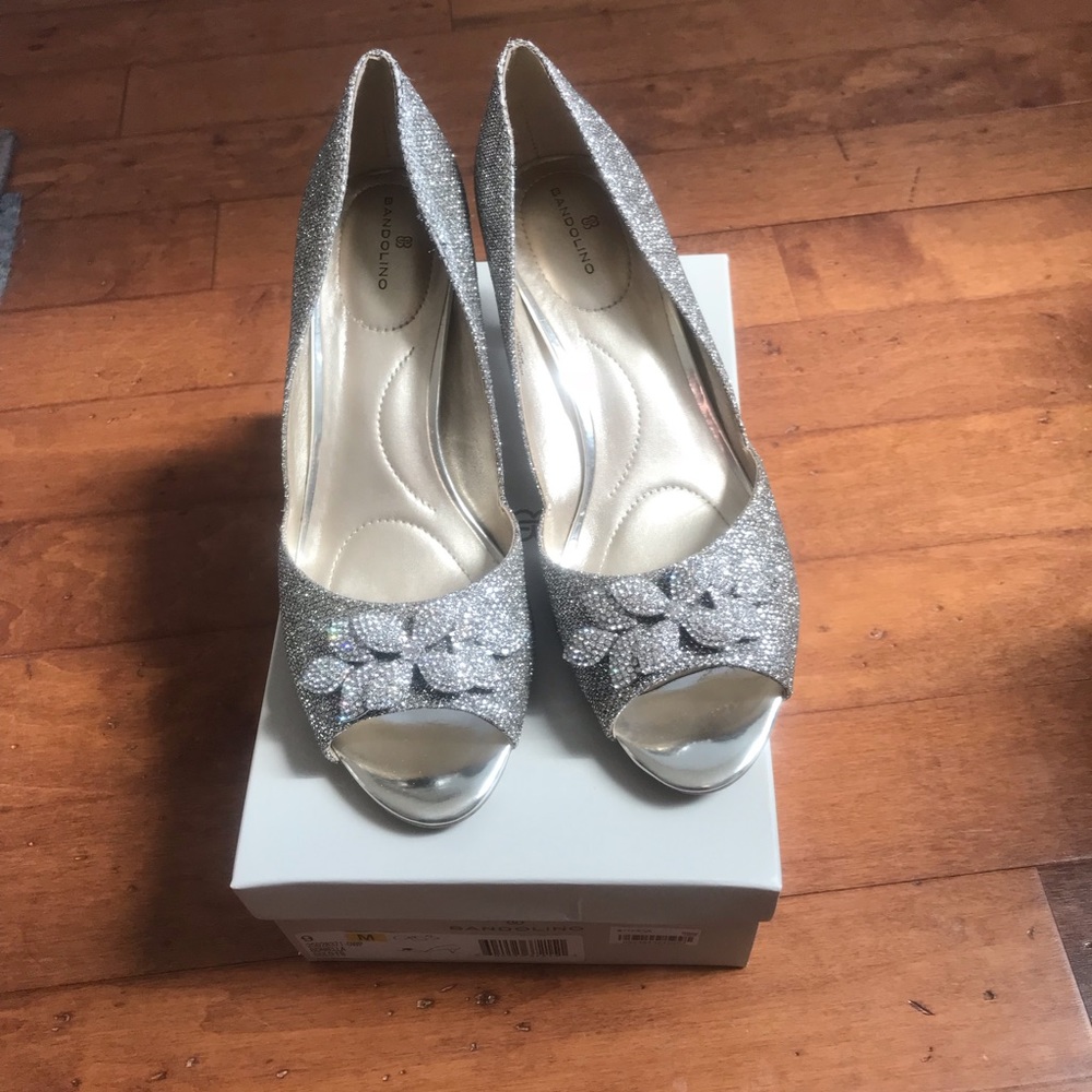 Can we say sparkle? Silver peep toe pumps!